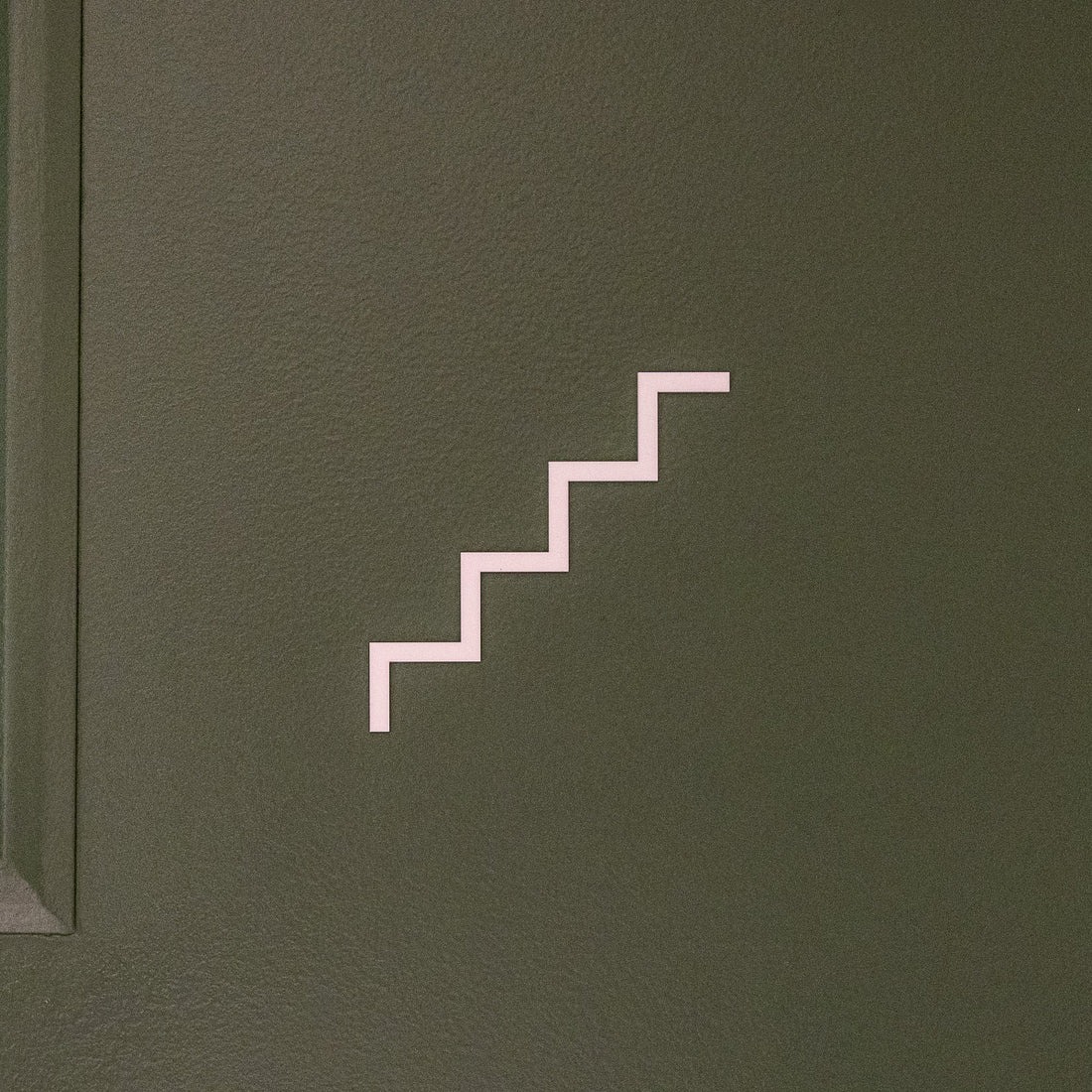 Pictogramme Escalier blanc, vue rapprochée